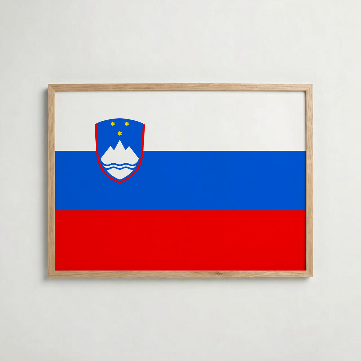 Slovenia National Flag Poster i ekram – inramad konsttryck för stilren inredning hos Bozetto
