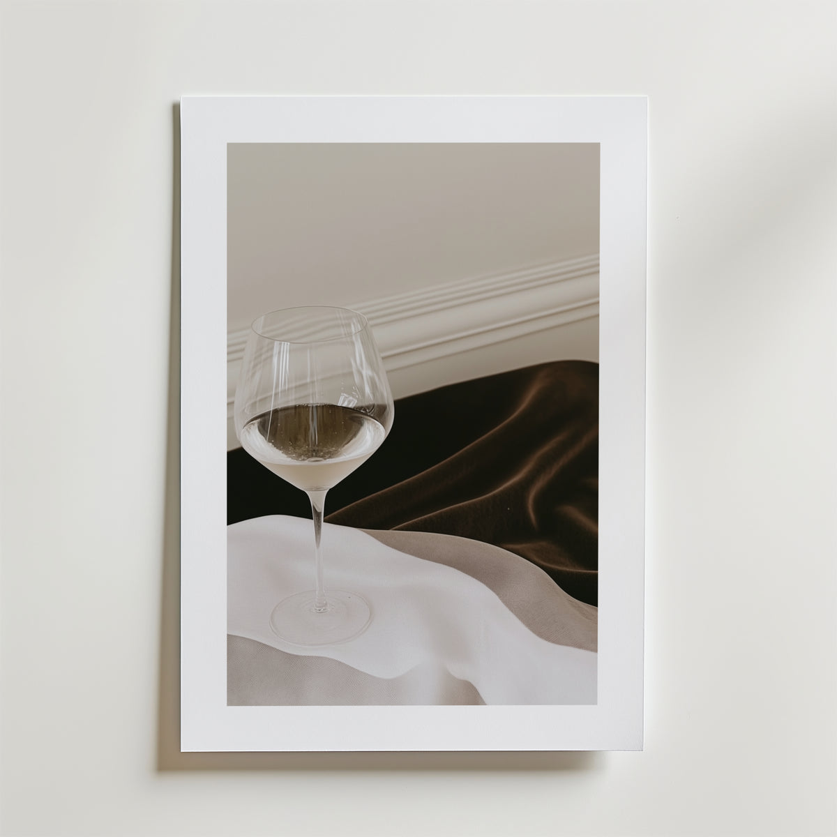 Elegance in Silence Drink – stilfullt konsttryck från Bozetto, tryckt på matt finpapper