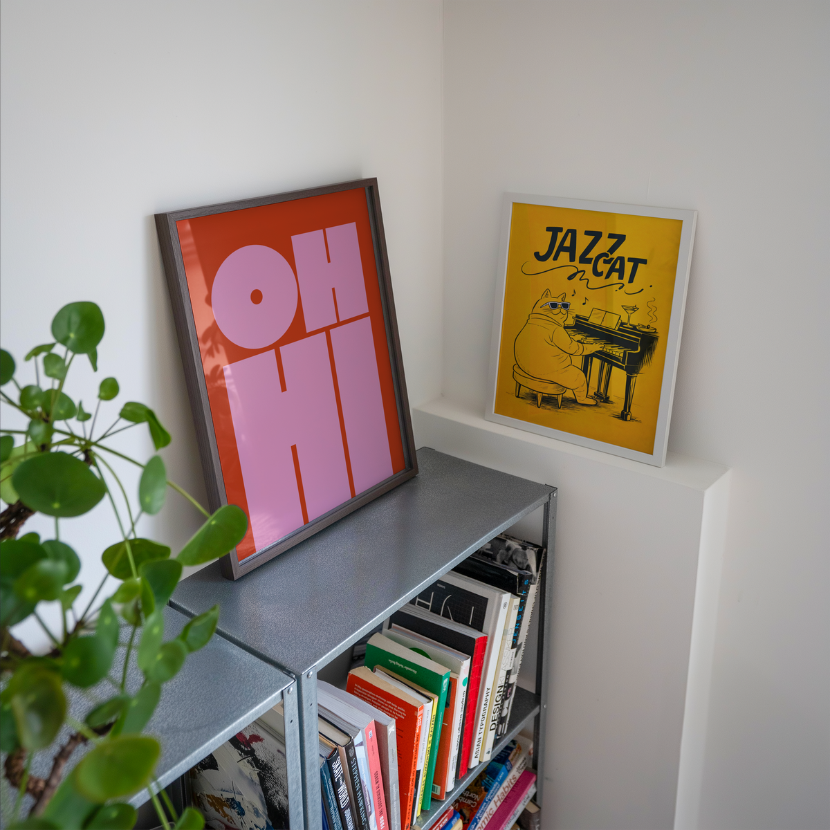 Oh Hi poster visualiserad på vägg – se rätt storlek med mockup från Bozetto i hög tryckkvalitet