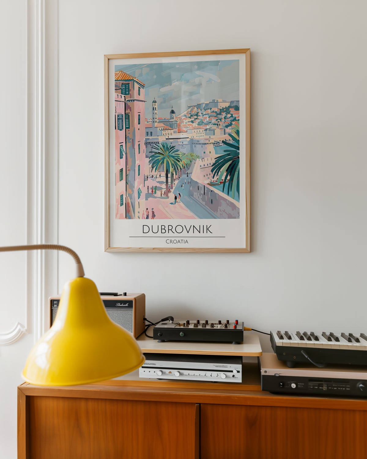 Mockup av Dubrovnik Coastal View affisch på vägg – köp enkelt hos Bozetto i hög kvalitet