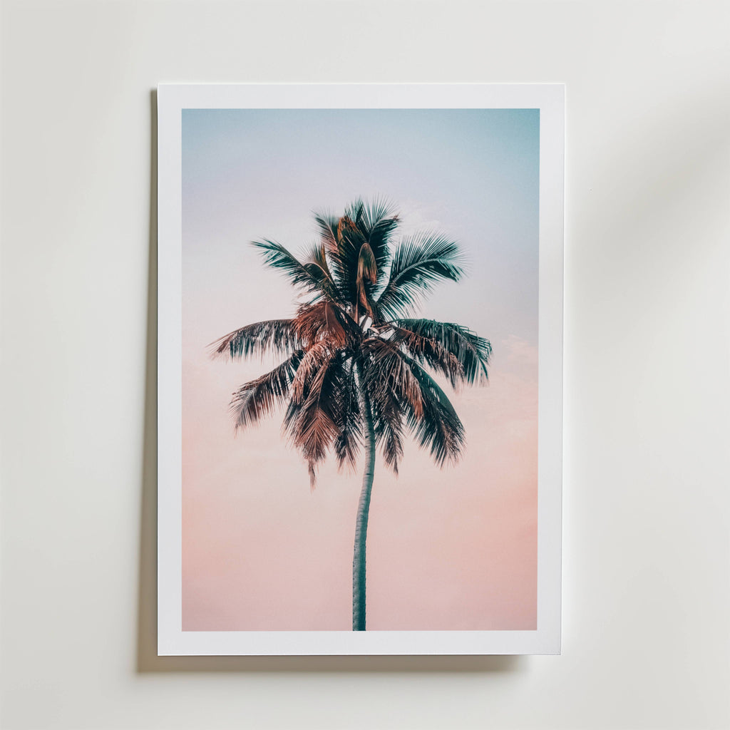 Sunset Palm Dream – stilfullt konsttryck från Bozetto, tryckt på matt finpapper i hög tryckkvalitet