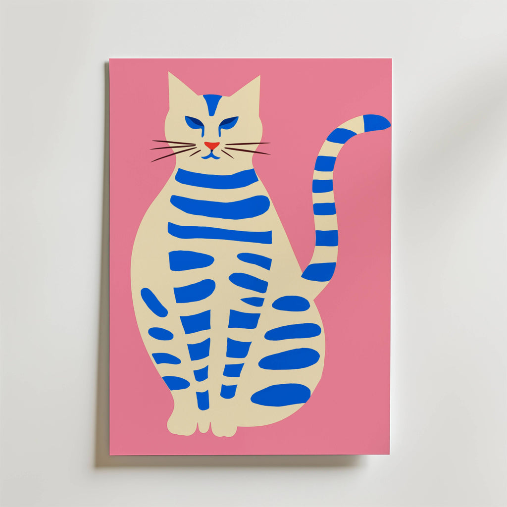 Blue Striped Cat – stilfullt konsttryck från Bozetto, tryckt på matt finpapper i hög tryckkvalitet