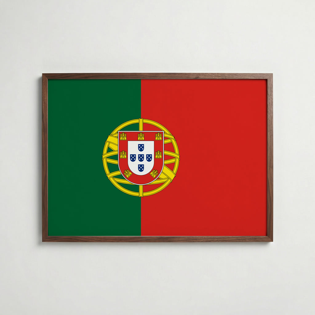 Portugal National Flag Poster i valnötsram – varm konstaffisch för hemmet från Bozetto