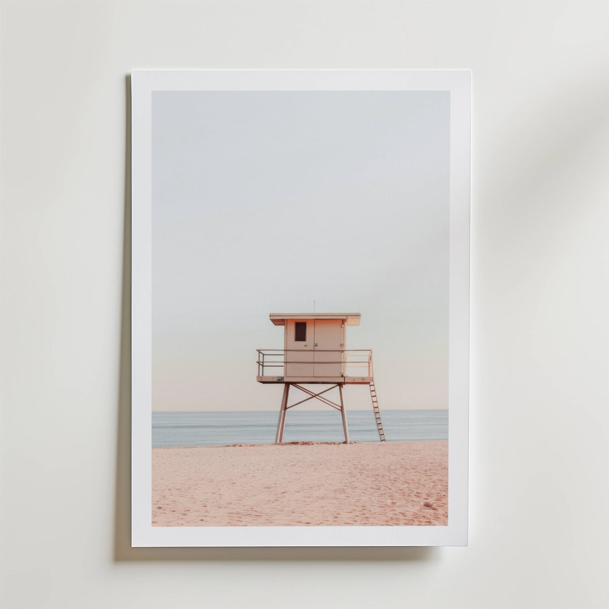 Coastal Watchtower – stilfullt konsttryck från Bozetto, tryckt på matt finpapper