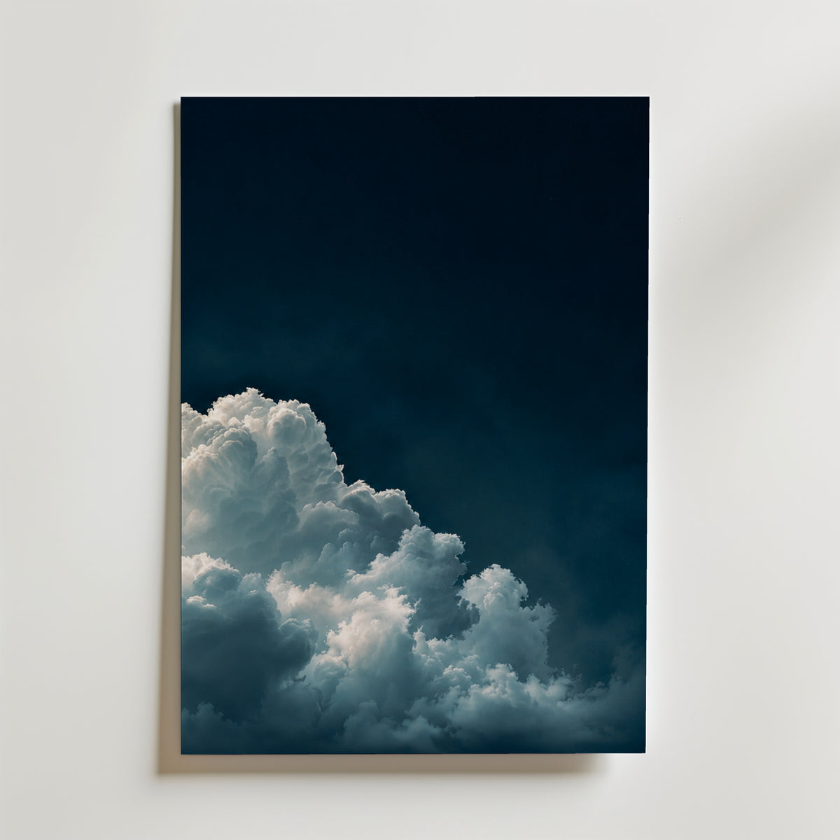 Drifting Cumulus affisch inramad i neutral ram – se hur konsttrycket ser ut, Bozetto