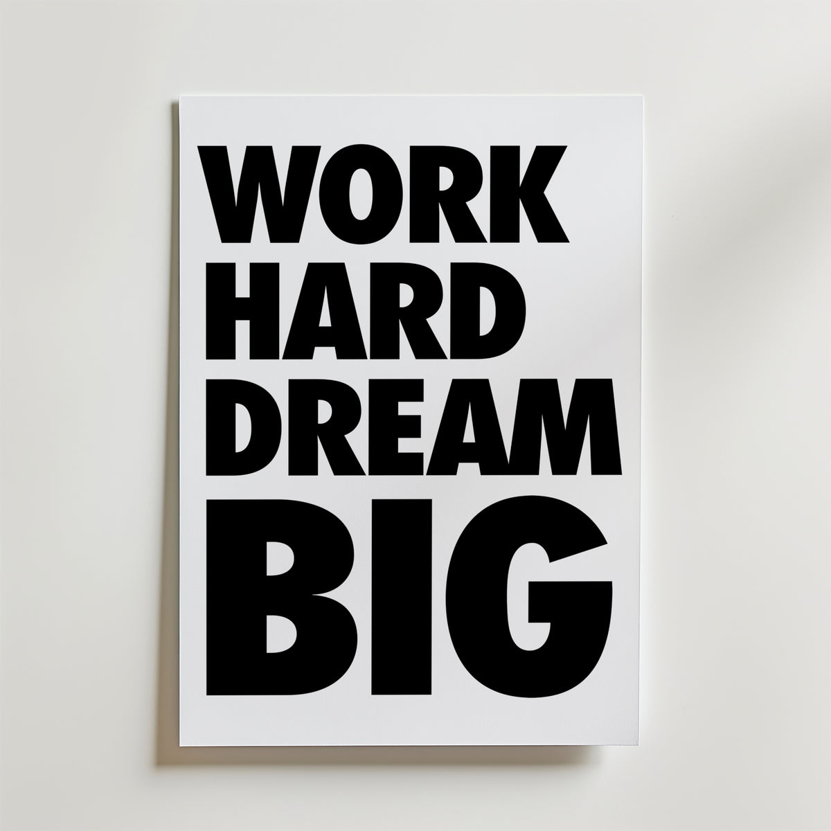 Storleksjämförelse för Work Hard Dream Big affisch – Bozetto erbjuder flera format