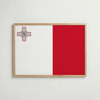 Malta National Flag Poster i ekram – inramad konsttryck för stilren inredning hos Bozetto