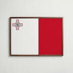 Malta National Flag Poster i valnötsram – varm konstaffisch för hemmet från Bozetto