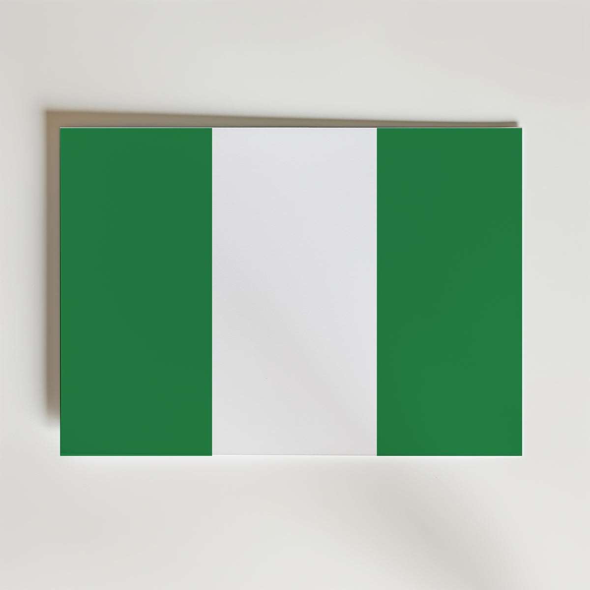 Nigeria National Flag Poster – modern konst och stilren konsttryck för hemmet hos Bozetto