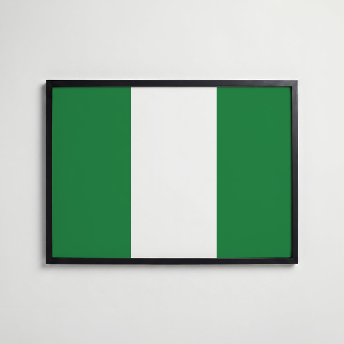 Nigeria National Flag Poster i svart ram – stilren konsttryck som väggdekor från Bozetto