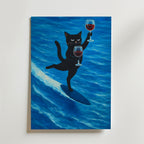 Surfing Wine Cat – stilfullt konsttryck från Bozetto, tryckt på matt finpapper i hög tryckkvalitet