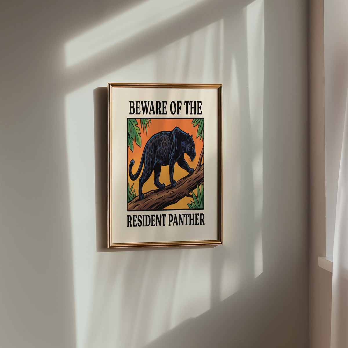 Resident Panther poster i stilren inredning, lekfull vintagekonst med svart panter