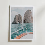Capri Sea Voyage – stilfullt konsttryck från Bozetto, tryckt på matt finpapper i hög tryckkvalitet