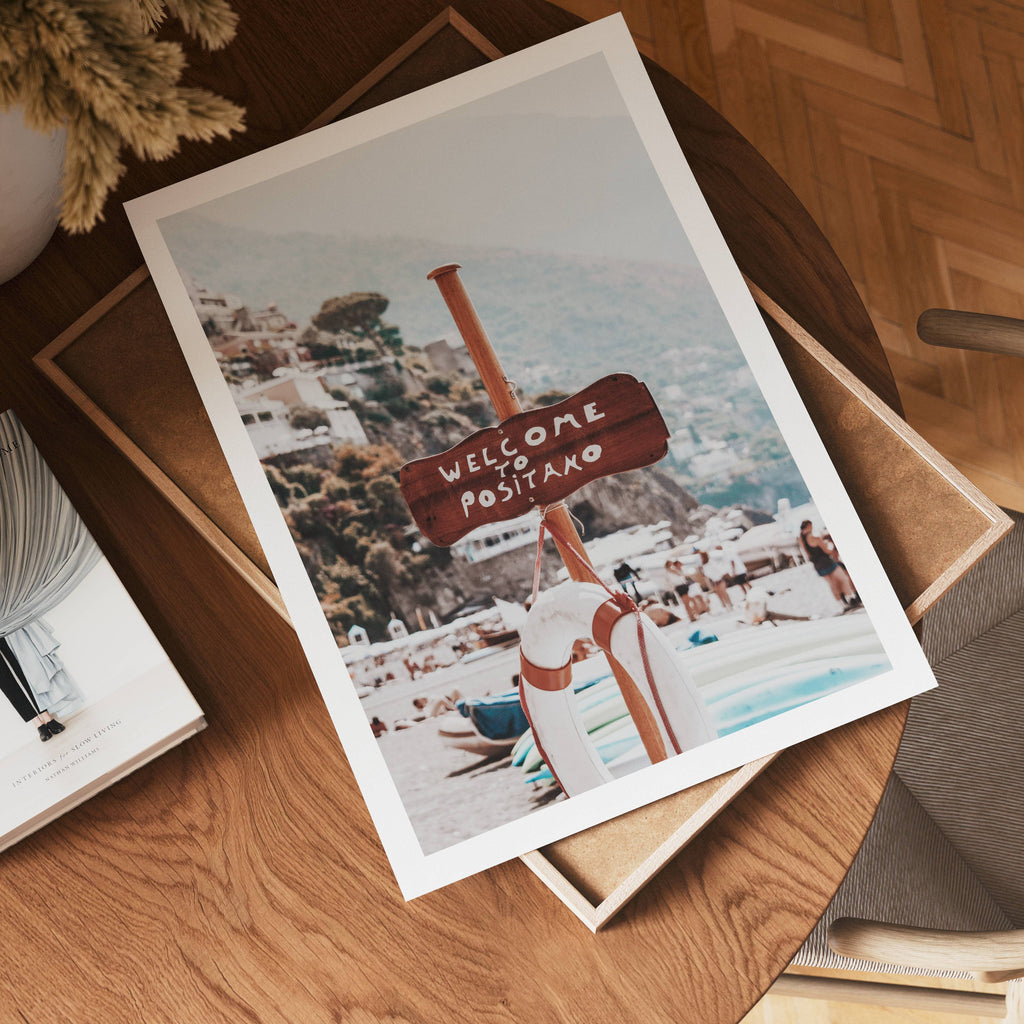 Positano Beach Sign – affisch med snyggt motiv, köp enkelt hos Bozetto i flera storlekar