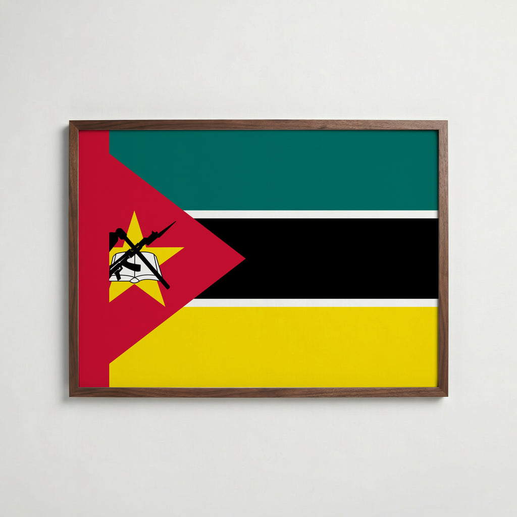 Mozambique National Flag Poster i valnötsram – varm konstaffisch för hemmet från Bozetto