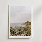 Coastal Wildflower Breeze – stilfullt konsttryck från Bozetto, tryckt på matt finpapper