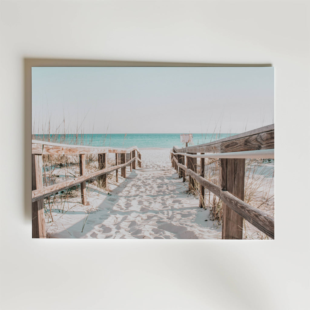 Turquoise Beach Walkway – stilfullt konsttryck från Bozetto, tryckt på matt finpapper