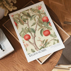 William Morris Crimson Orchard – stilfullt konsttryck från Bozetto, tryckt på matt finpapper