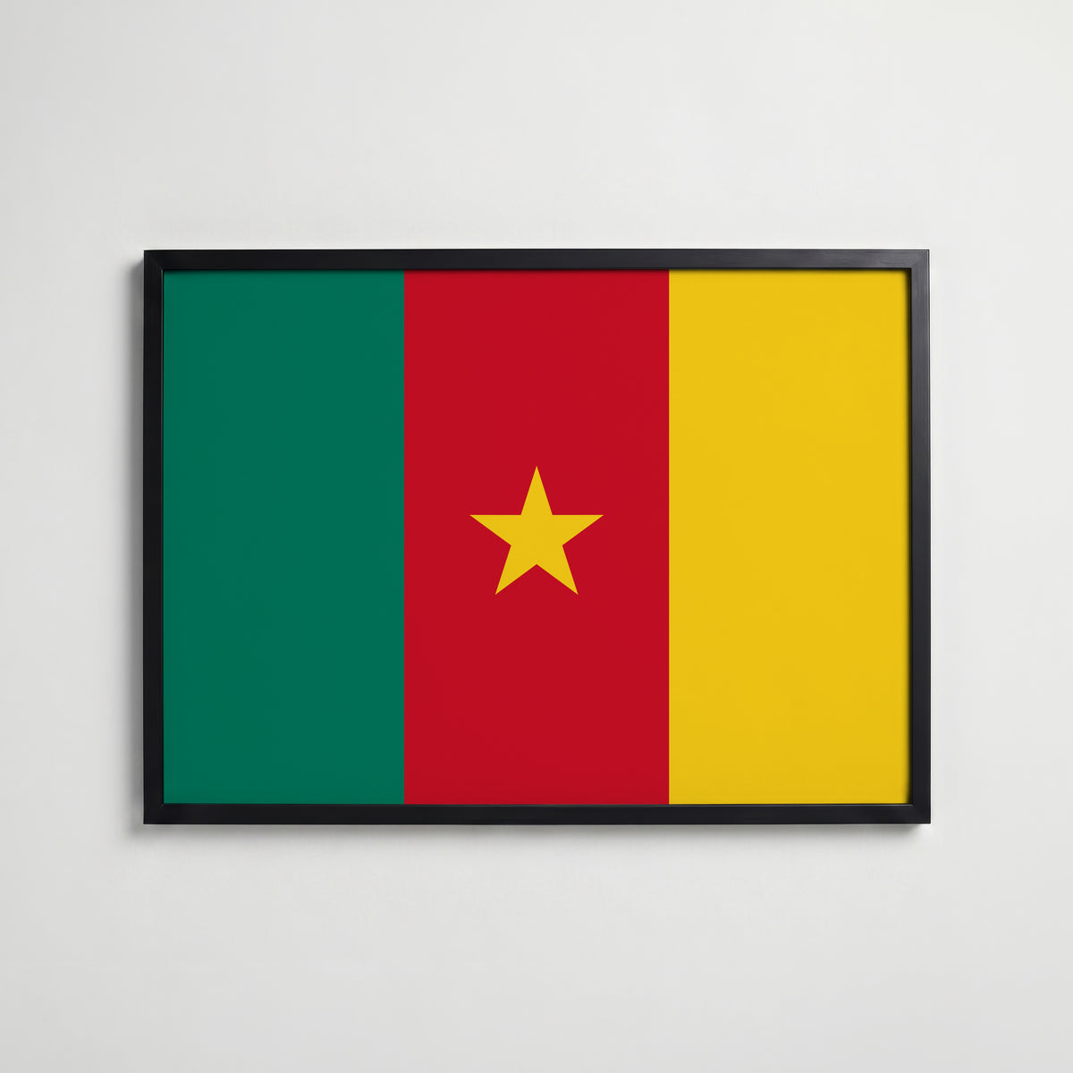 Cameroon National Flag Poster i svart ram – stilren konsttryck som väggdekor från Bozetto