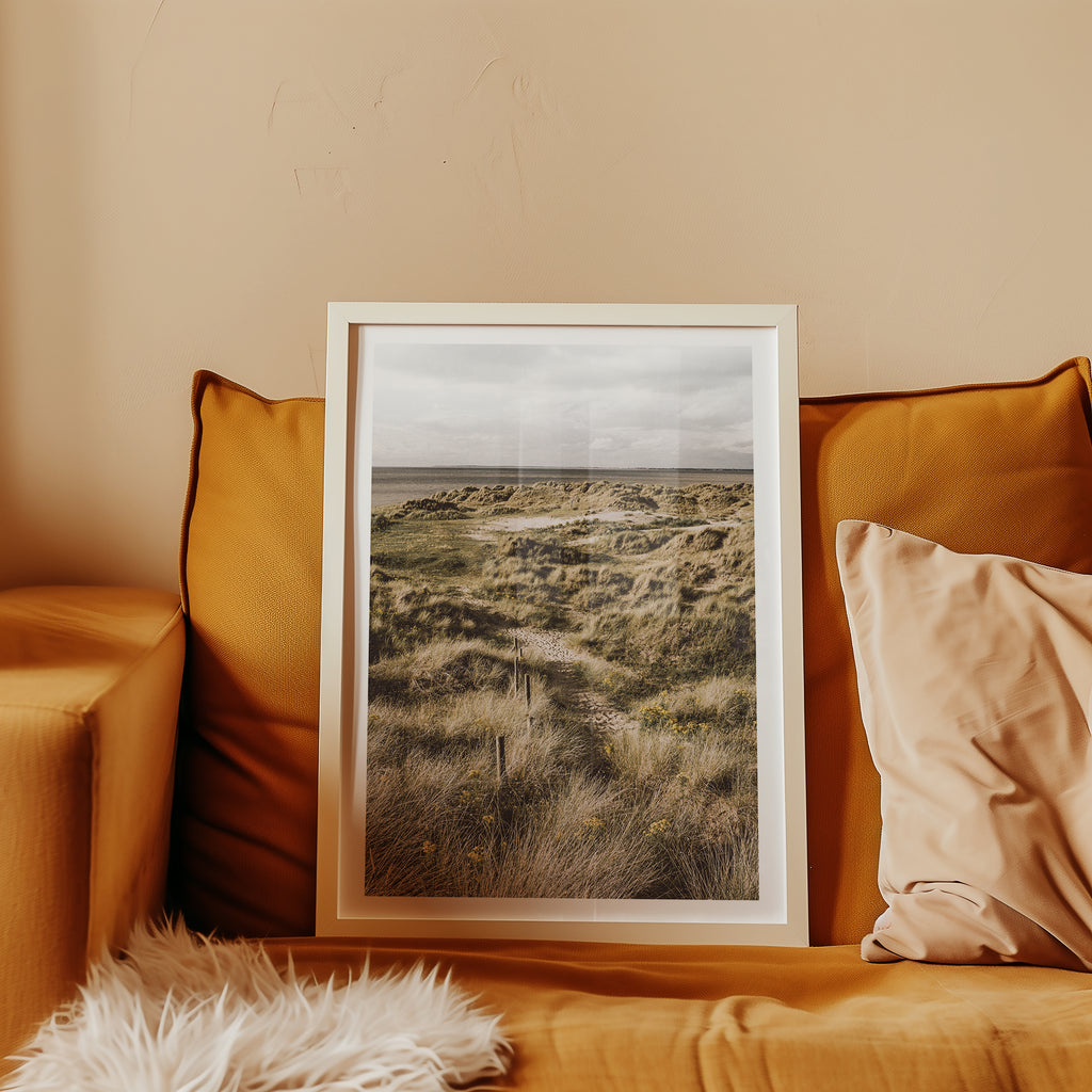 Väggmockup av Coastal Dunes Path affisch på ljus vägg – Bozetto konsttryck – nr 3