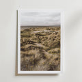 Coastal Dunes Path – stilfullt konsttryck från Bozetto, tryckt på matt finpapper