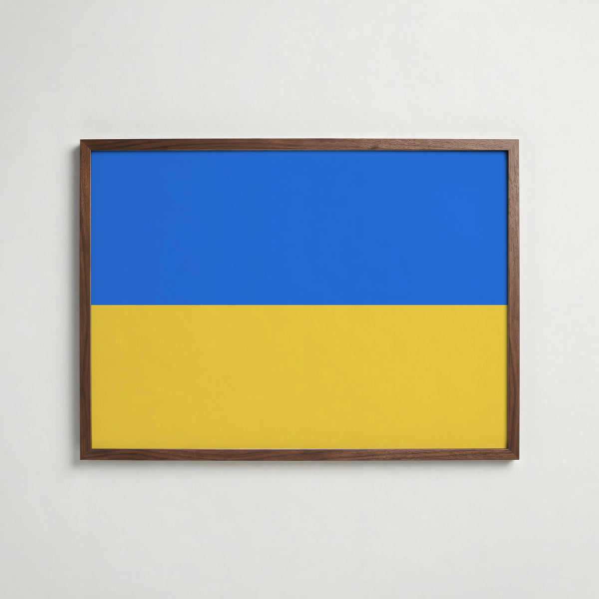 Ukraine National Flag Poster i valnötsram – varm konstaffisch för hemmet från Bozetto