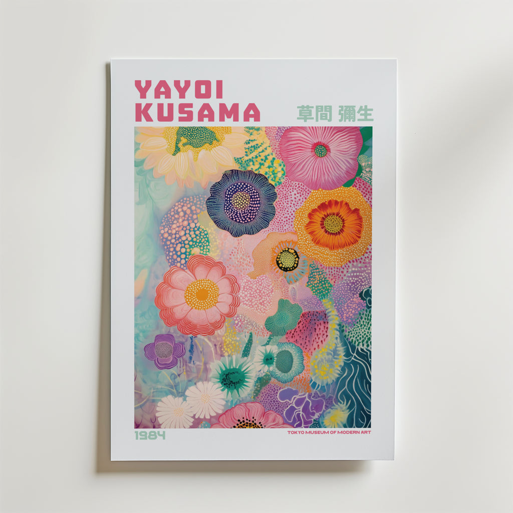 Mockup av Yayoi Kusama Vibrant Floral affisch på vägg – köp enkelt hos Bozetto i hög kvalitet