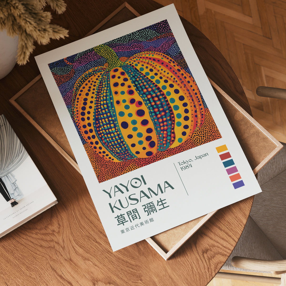 Väggmockup med Yayoi Kusama Pumpkin Dots – köp enkelt hos Bozetto affisch i hög kvalitet
