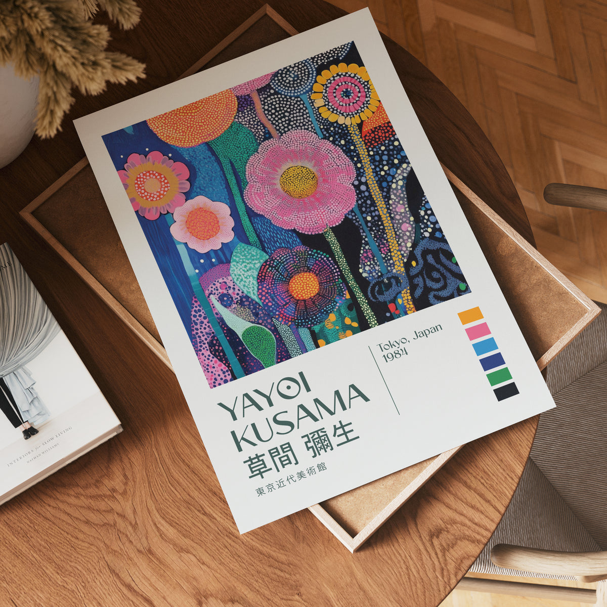 Mockup för Yayoi Kusama Blooming Infinity – se hur affischen ser ut på väggen, Bozetto