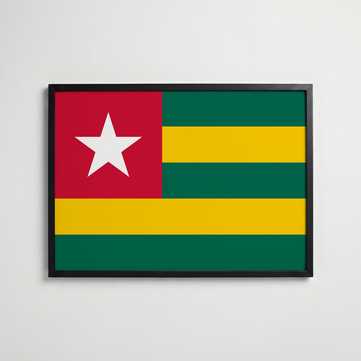 Togo National Flag Poster i svart ram – stilren konsttryck som väggdekor från Bozetto