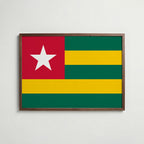 Togo National Flag Poster i valnötsram – varm konstaffisch för hemmet från Bozetto