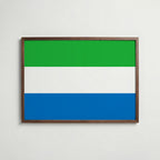 Sierra Leone National Flag Poster i valnötsram – varm konstaffisch för hemmet från Bozetto