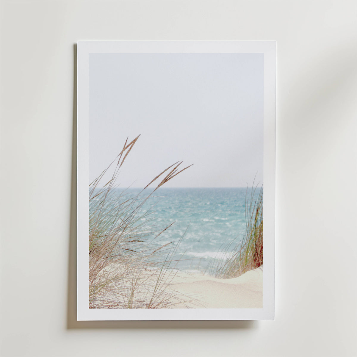 Coastal Breeze Dunes – stilfullt konsttryck från Bozetto, tryckt på matt finpapper