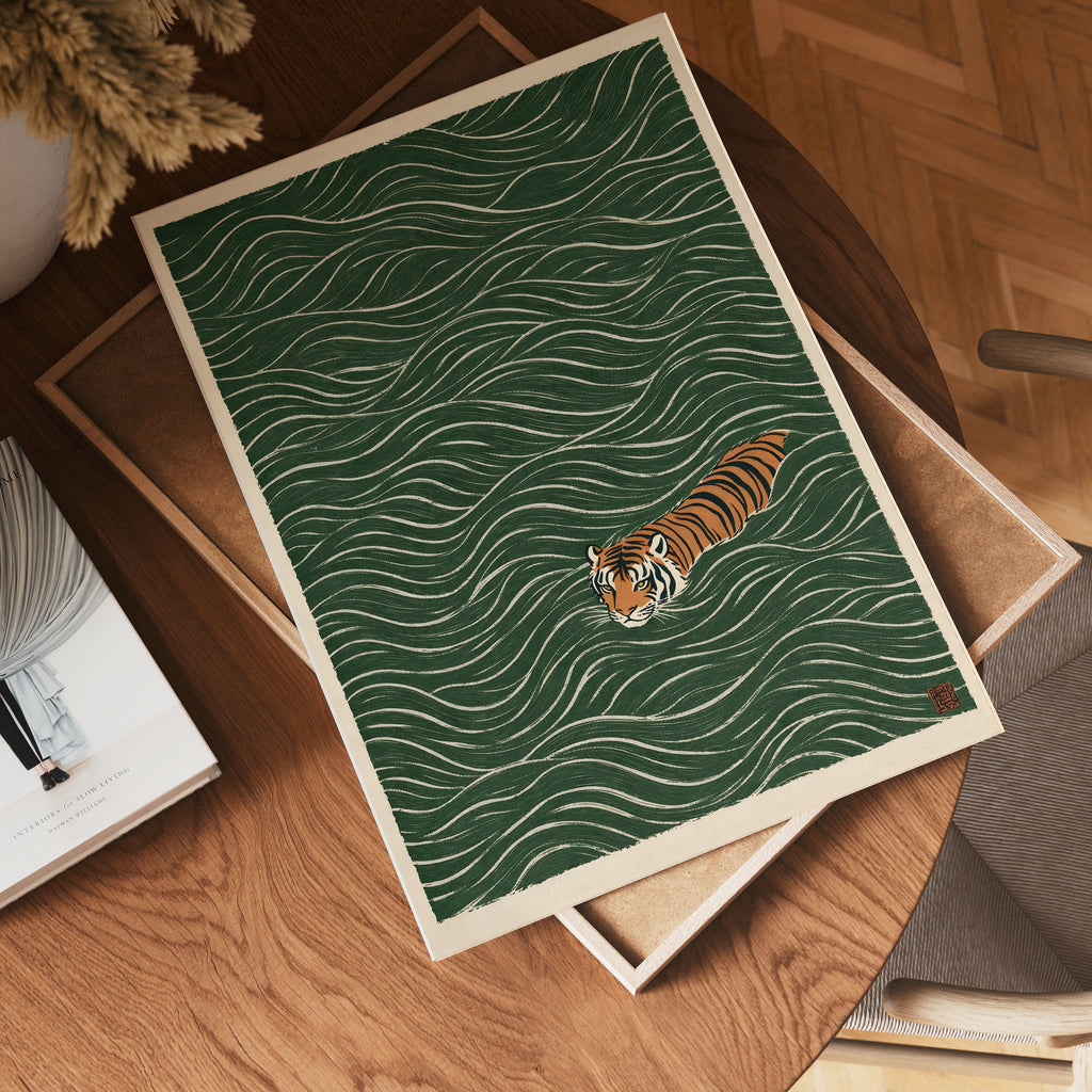 Swimming Tiger poster visad rakt fram – Bozetto affisch i hög tryckkvalitet i hög tryckkvalitet