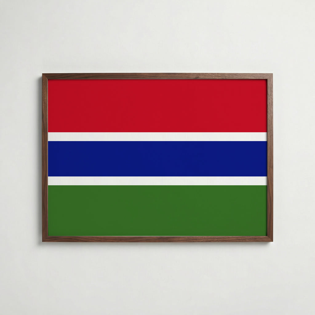 Gambia National Flag Poster i valnötsram – varm konstaffisch för hemmet från Bozetto