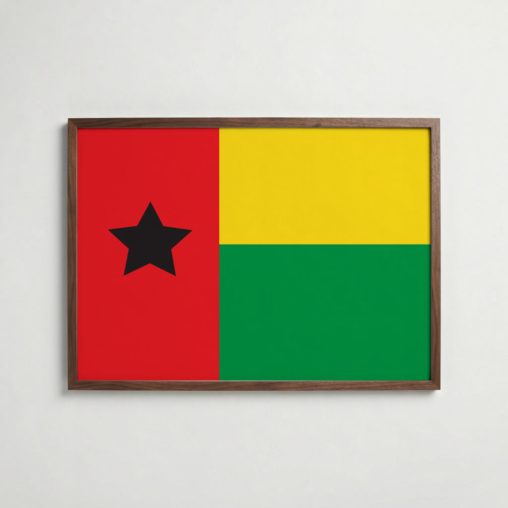 Guinea-Bissau National Flag Poster i valnötsram – varm konstaffisch för hemmet från Bozetto