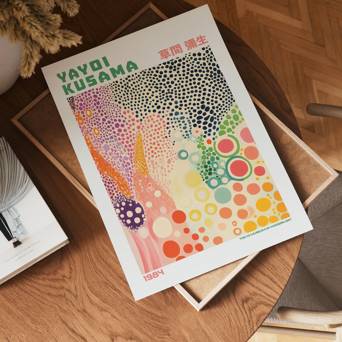 Visualisering av Yayoi Kusama Color Dots poster på vägg – köp enkelt hos Bozetto