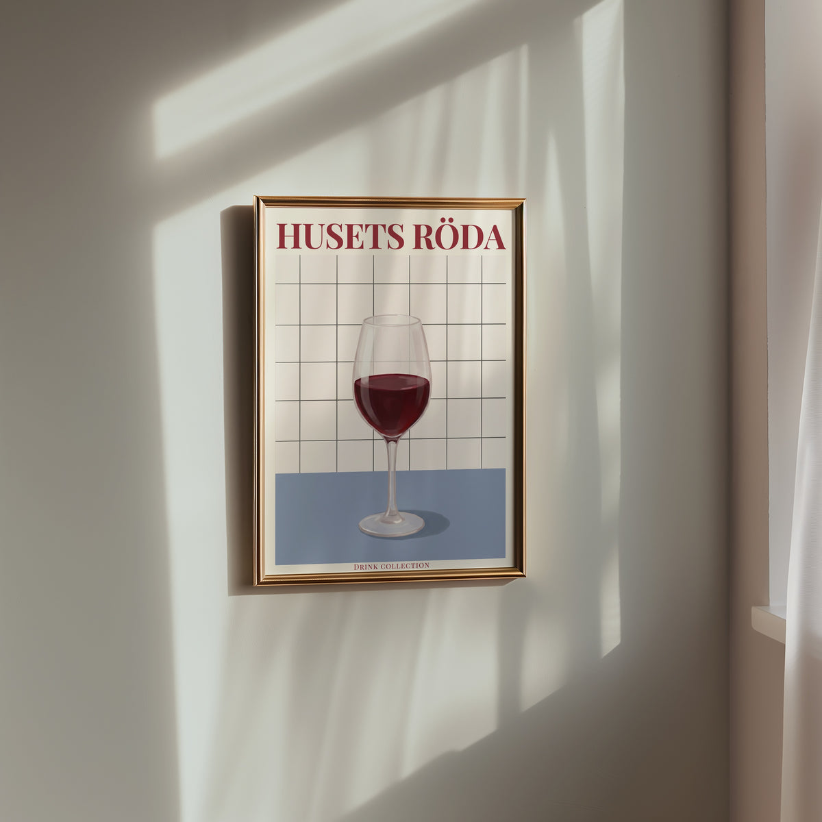Husets Röda poster i stilrent hem med modern inredning – köp enkelt hos Bozetto i hög kvalitet