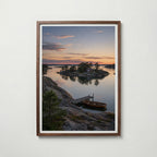 Archipelago Cabin at Dusk affisch i valnötsram – mörkbrun inramning med lyxig känsla, Bozetto