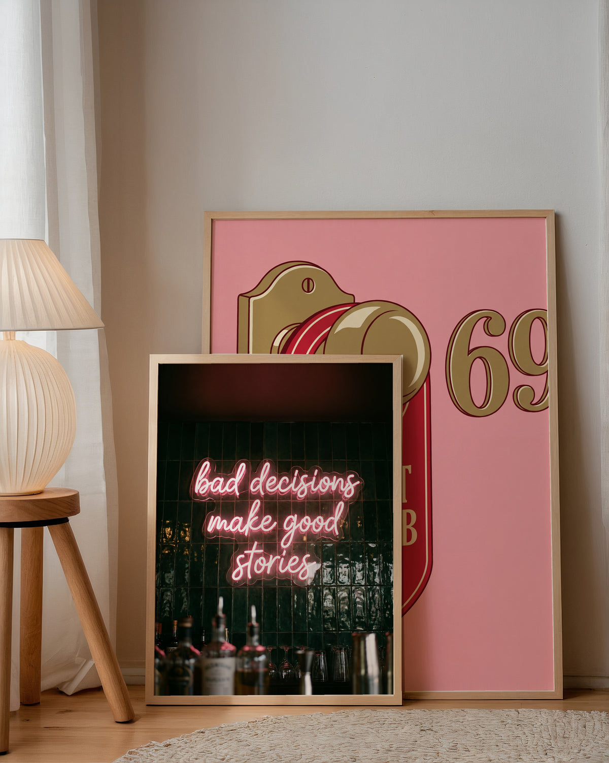 Bad Decisions Make Good Stories Poster – två posters i rum 2