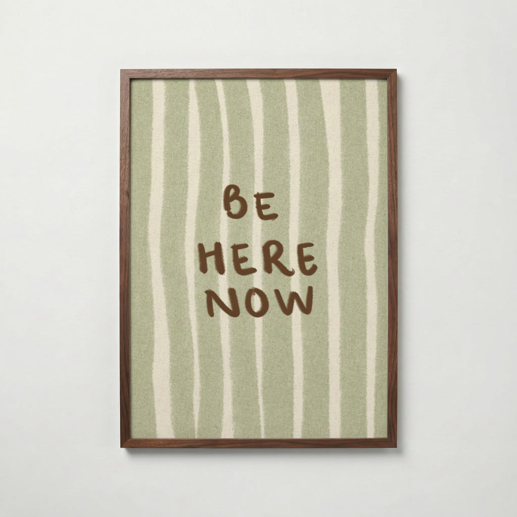 Be Here Now Poster i vardagsrumsmiljö