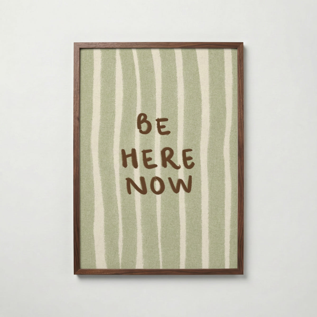 Be Here Now Poster i vardagsrumsmiljö
