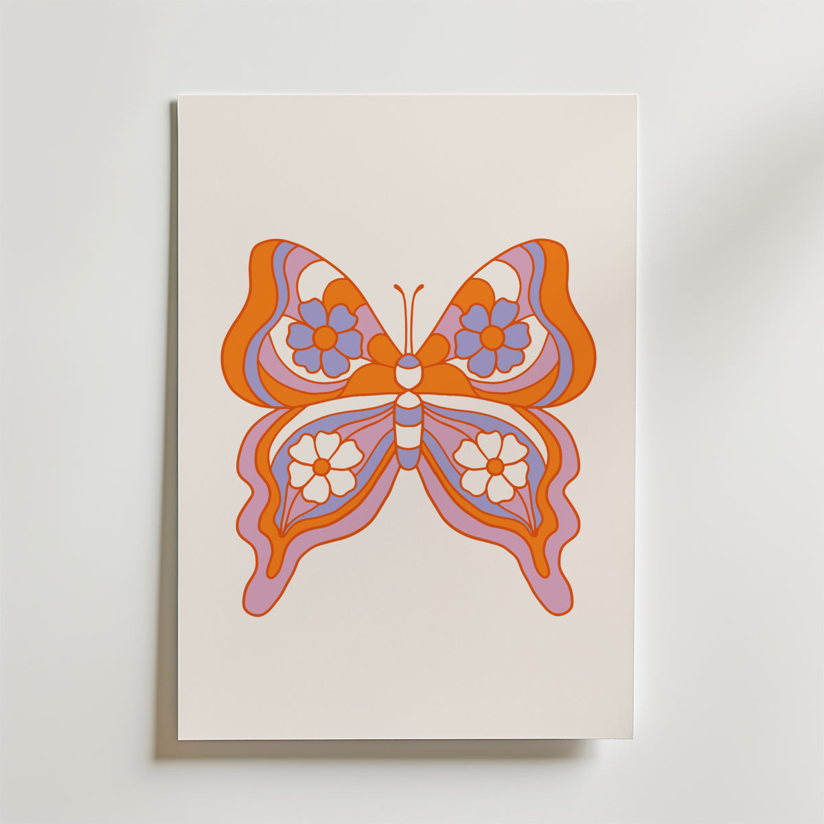 Orange Butterfly Symmetry – stilfullt konsttryck från Bozetto, tryckt på matt finpapper