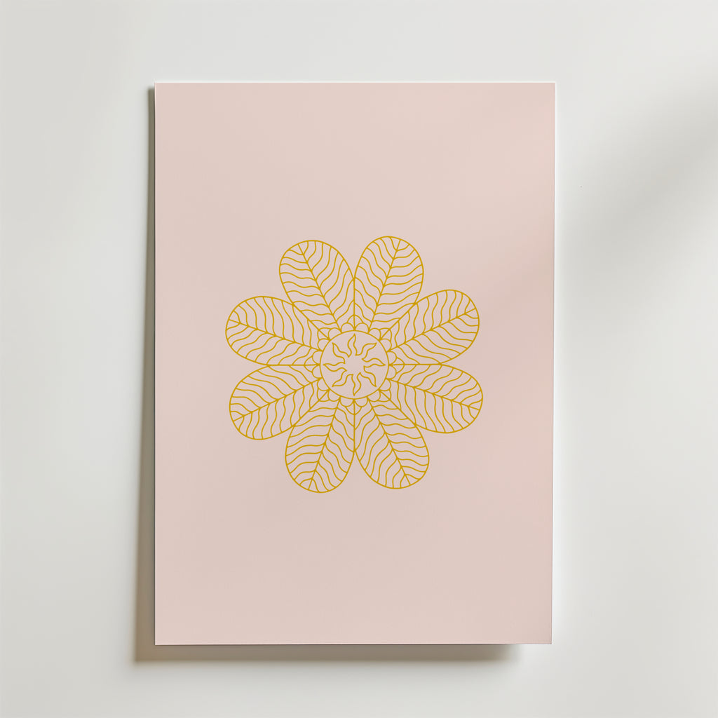 Golden Bloom on Blush – stilfullt konsttryck från Bozetto, tryckt på matt finpapper