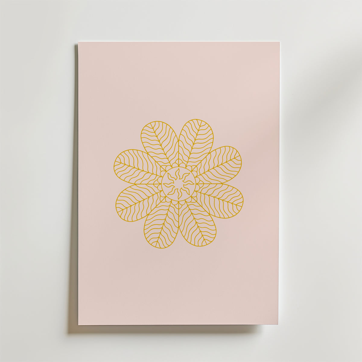 Golden Bloom on Blush – stilfullt konsttryck från Bozetto, tryckt på matt finpapper