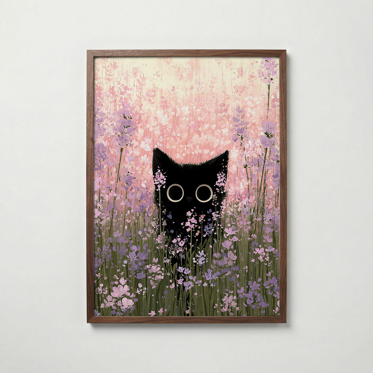 Cat in Bloom Poster – svart katt bland rosa ängsblommor i valnötsram, konst från Bozetto