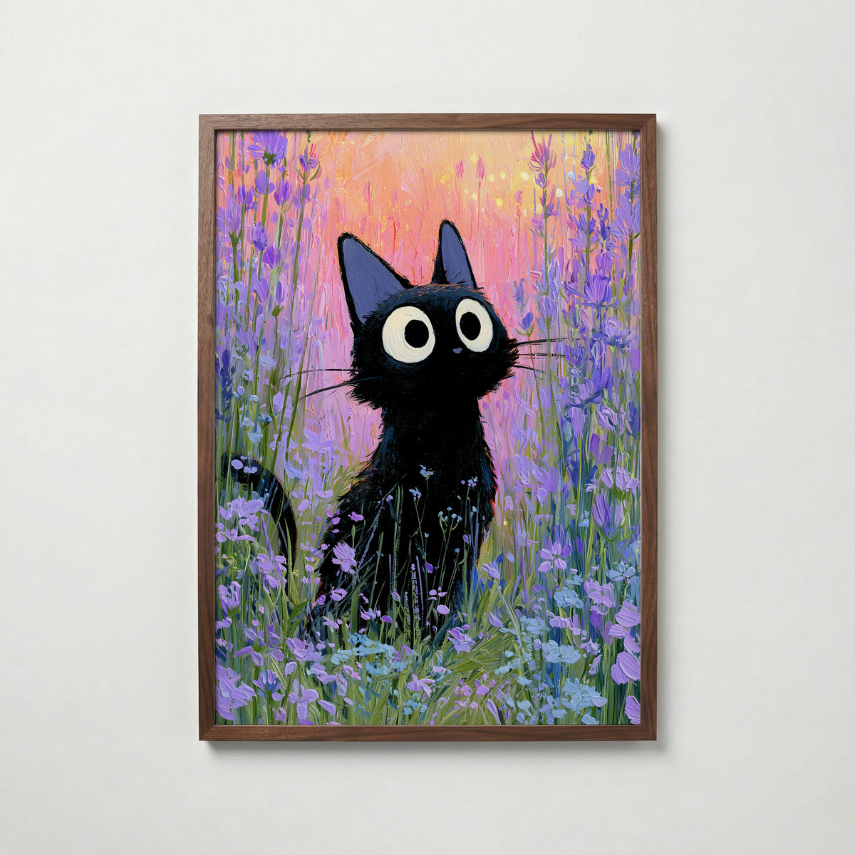 Cat in Violette Meadow Poster – svart katt i lavendeläng i skymning i valnötsram, konst från Bozetto
