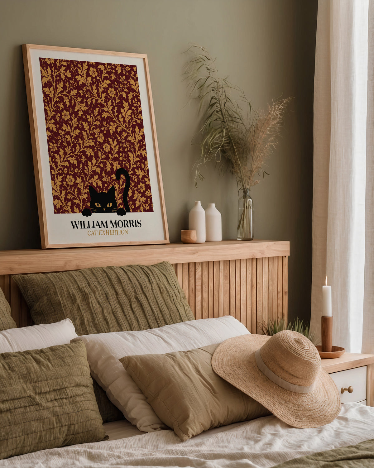 Cat in the Acanthus William Morris Poster – svart katt gömd bland William Morris akantusblad i burgundy och guld