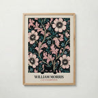 Cat in the Anemone William Morris Poster – svart katt bland William Morris anemonemönster i svart och rosa