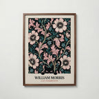 Cat in the Anemone William Morris Poster – svart katt bland William Morris anemonemönster i svart och rosa